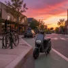 Scooter électrique compact pour la ville : ce que le gabarit change au quotidien