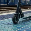 Scooter électrique et métro : le duo intermodal qui raccourcit vos trajets